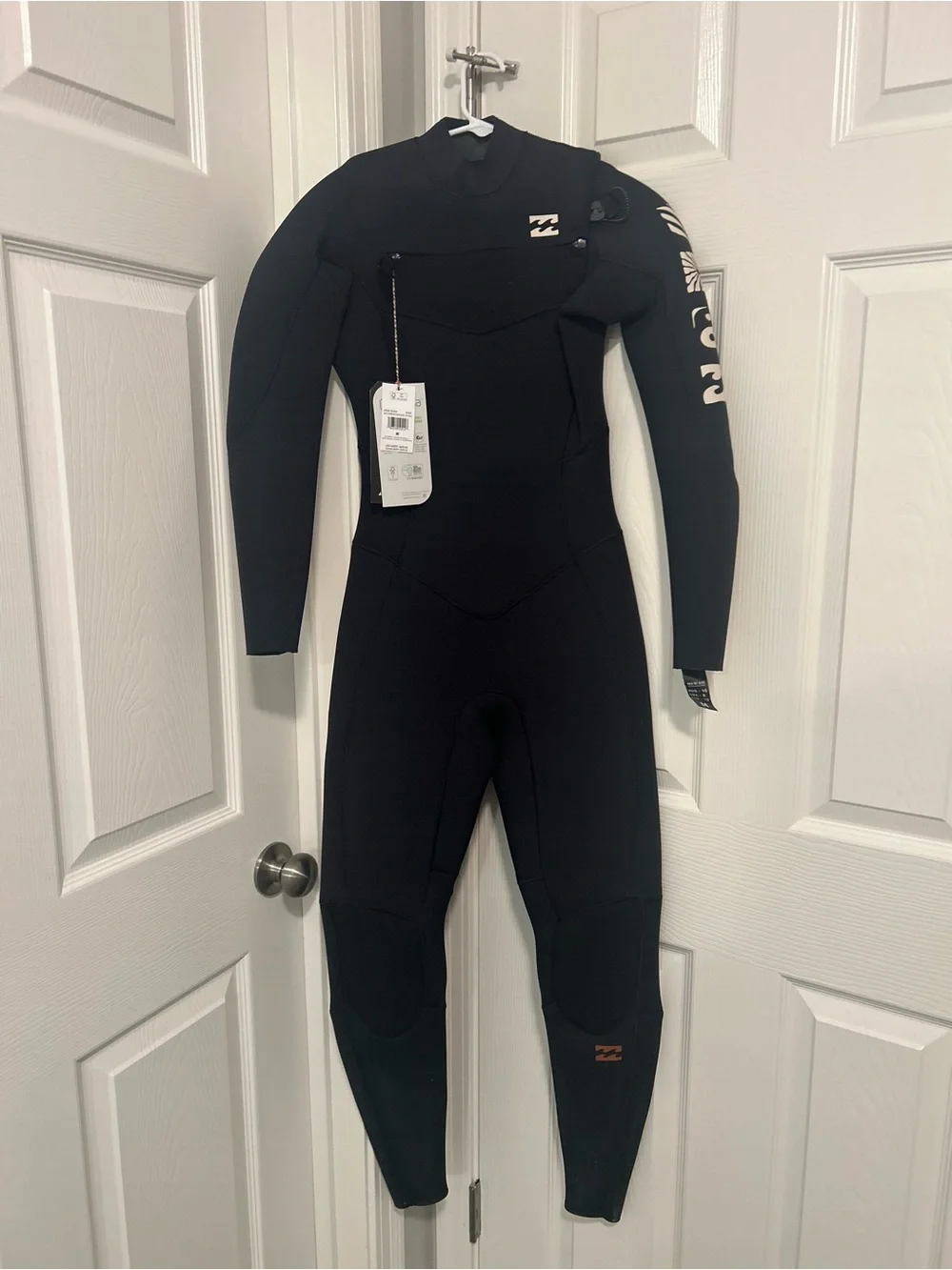 Billabong women’s synergy natural 3/2 chest zip wetsuit  size M